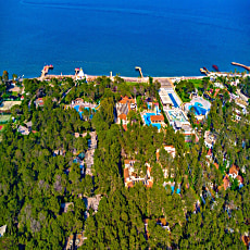 Champion Holiday Village
